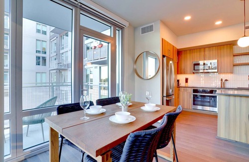 Clarendon Apartment | Modern Clarendon Apt Close to Metro
