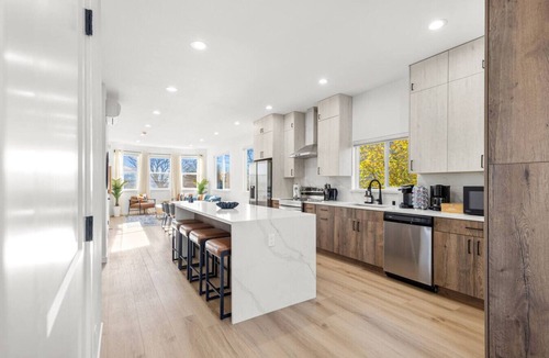 Judkins Park House | Modern Comfort in Seattle, 10 mins to downtown