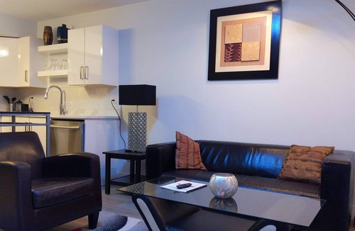 Guildford House | Modern & Comfy 1 bedroom suite w/ priv entrance