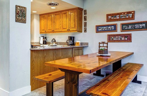 Park Meadows House | Modern condo with spectacular views - close to top ski resorts & walk to MARC