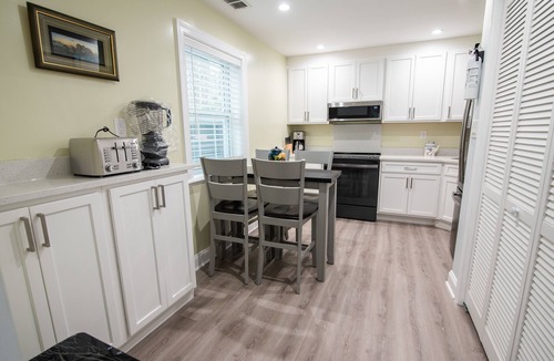 Brightwood House | Modern DC Townhouse - Private Entry, Free Parking & Easy Downtown Access