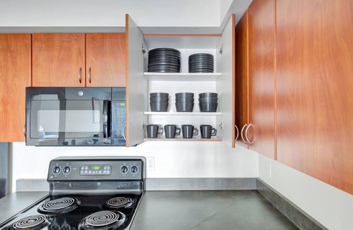 West Bellevue Apartment | Modern Downtown Bellevue 2BR w/W/D & Storage, near Shops, by Blueground