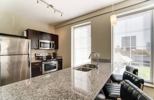 Uptown District Apartment | Modern Downtown Luxury Apartment w/View
