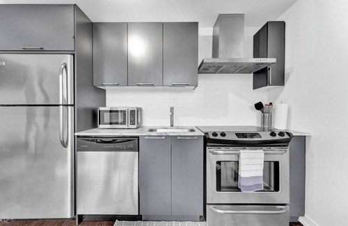Wellington Place Condo | Modern Downtown Toronto Suite-Khali Executive Stay