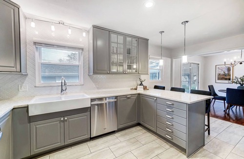 Upper Arlington House | Modern, Fully Furnished Retreat, Close to OSU Campus, Downtown and Riverside Hos