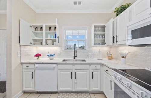 North Myrtle Beach Villa | Modern Golf-View Condo Barefoot Resort Amazing Pools Premium Beach Gear