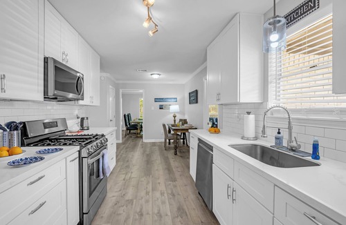 Sugar Land House | MODERN HOME +POOL +GAME ROOM + POOL TABLE