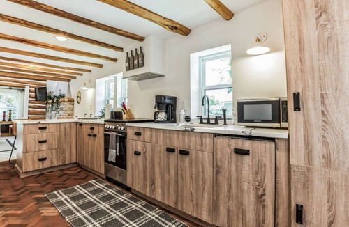 Del Haven House | Modern Log Cabin at the beach with Hot Tub, Game Room and Fire Pit