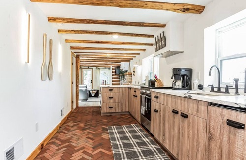 Del Haven House | Modern Log Cabin at the beach with Hot Tub, Game Room and Fire Pit