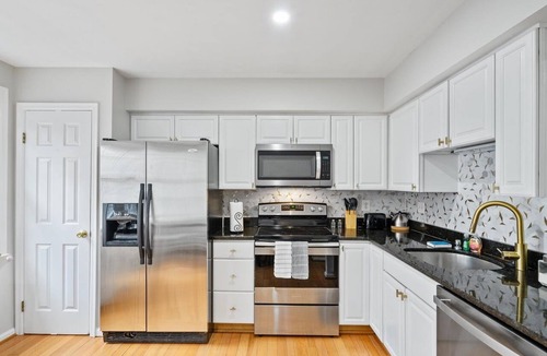 Arlington House | Modern Luxury | DC | Free Parking