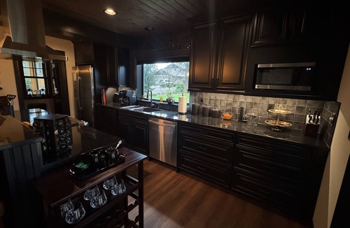 Woodinville House | Modern Luxury Loft Retreat with Fireplace Lake Access