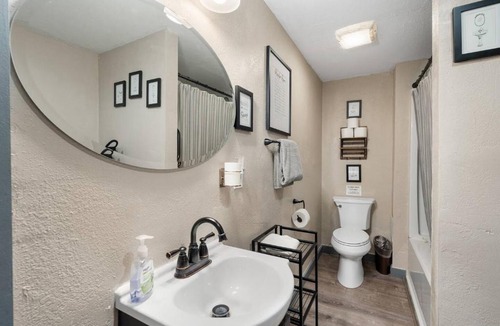 Prescott House | Modern Pet-Friendly Cottage - Graystone Retreat