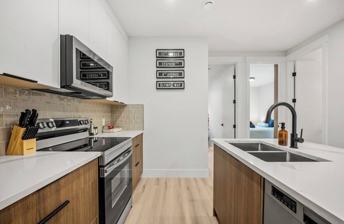 Glenbrook Apartment | Modern, spacious 2BR suite in Calgary, 13 min to downtown, private entrance