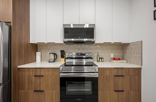 Glenbrook Apartment | Modern, spacious 2BR suite in Calgary, 13 min to downtown, private entrance