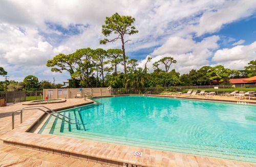 Sarasota Villa | Modern, Spacious Villa close to #1 Siesta Key Beach! FreeWiFi, Updated ,Hot tub