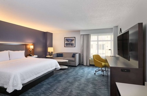 Mount Vernon Triangle Hotel | Modern Stay near National Mall, Smithsonian Museums & DC Convention Center