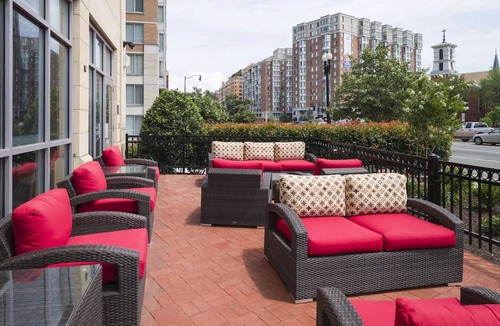 Mount Vernon Triangle Hotel | Modern Stay near National Mall, Smithsonian Museums & DC Convention Center