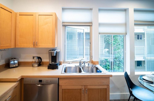 Belltown Apartment | Modern Studio in the Heart of the City II