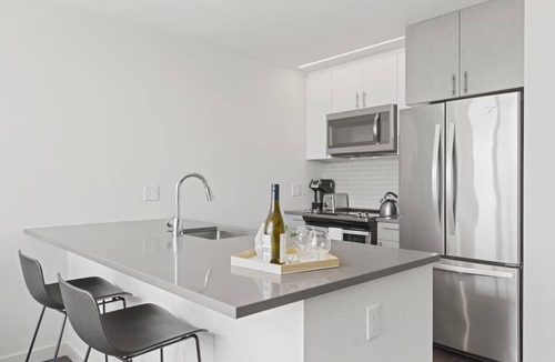 Bluemont Hotel | Modern Studio Near Ballston-MU Metro | Walk to Dining & Parks in Minutes