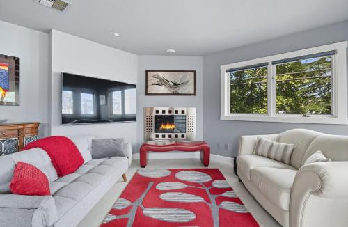 Hough House | Modern Upper Level Duplex DT Vancouver