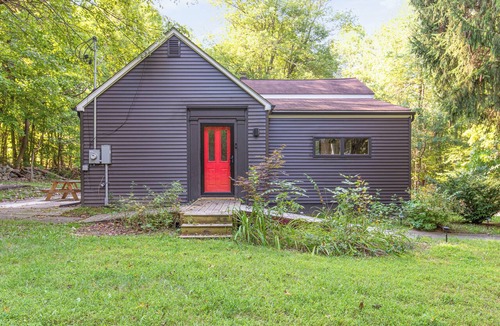 Plattekill House | Modern Upstate Gem Surrounded by Trees with Hot Tub - 2.5 BD, 2 BH