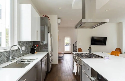 Judkins Park House | Modern Urban Retreat Near Park/Restaurants w/AC