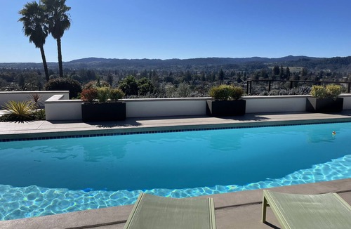 Healdsburg Villa | Modern Villa just minutes from Healdsburg Plaza