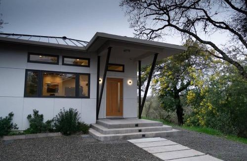 Healdsburg Villa | Modern Wine Country Home on 10 acres with vineyard