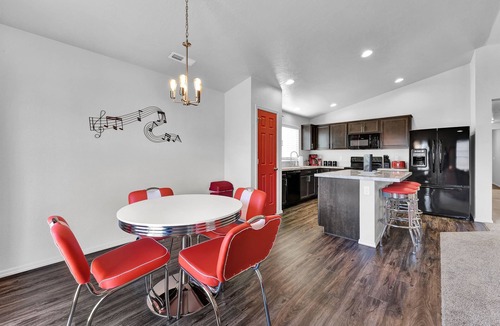 Nampa House | Monochrome Home Near Hospital