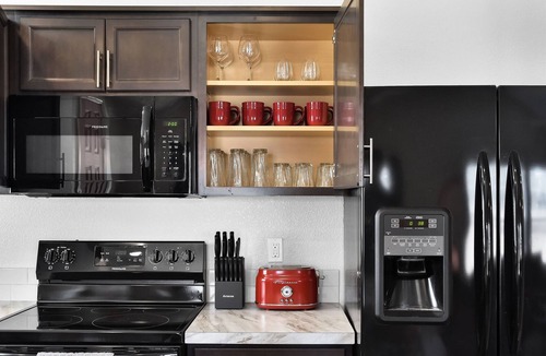 Nampa House | Monochrome Home Near Hospital