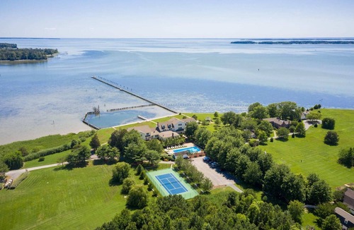 Royal Oak House | Moofy's Farmhouse: Main Lodge ; Private Waterfront Retreat Center, New Reno on 18 Acres