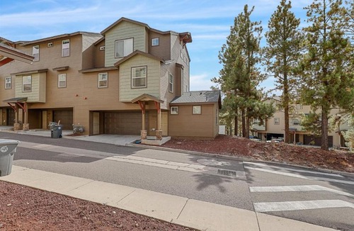 Flagstaff Villa | Moonlight Ridge Spacious Townhome 3 miles from Downtown AC Garage Near Snowbowl