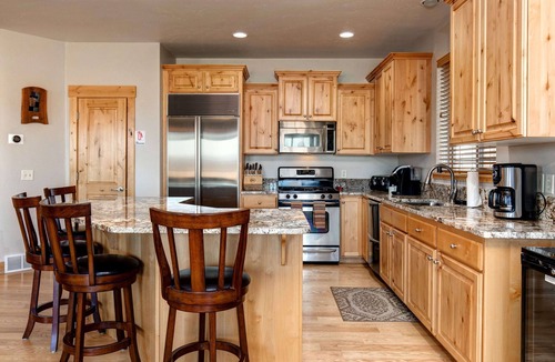 Bear Hollow Village House | Moose Mgmt at Bear Hollow 5639: Pvt HotTub-Balcony w Grill-Fast & Reliable Wi-Fi