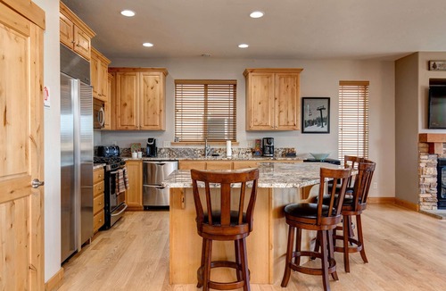 Bear Hollow Village House | Moose Mgmt at Bear Hollow 5639: Pvt HotTub-Balcony w Grill-Fast & Reliable Wi-Fi