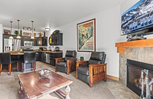 Bear Hollow Village Condo | Moose Mgmt at Bear Hollow 1304: King bed-Top Floor-Office Space-Gym-Dogs Welcome