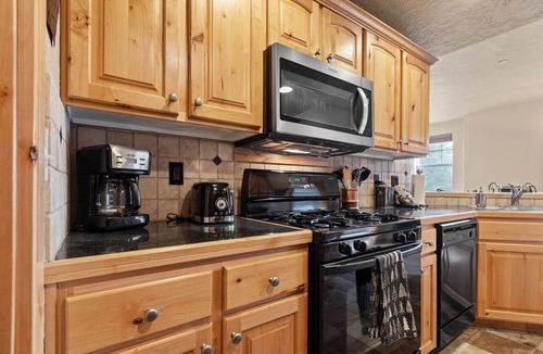 Kimball Junction Condo | Moose Mgmt at Foxpoint 1678C Front Balcony w BBQ-Walk to Shops-King bed-TopFloor