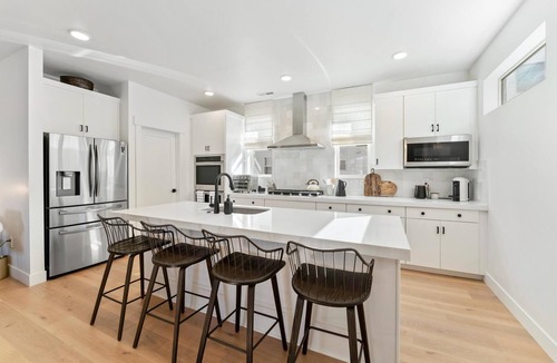 Park City House | Mordern up scale town home 13 minutes from down town Park City.