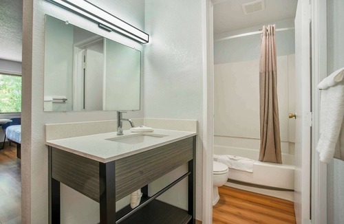 City Central Hotel | Motel 6 Gresham, OR - Portland