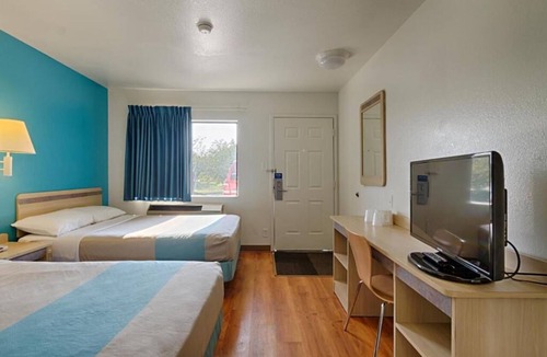 Maryland City Hotel | Motel 6 Laurel, DC - Washington Northeast