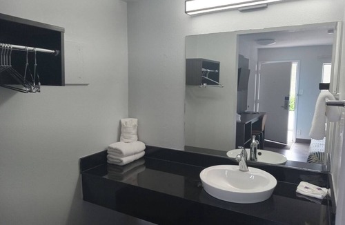 Maryland City Hotel | Motel 6 Laurel, DC - Washington Northeast