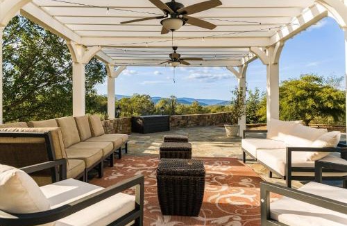 Haywood House | Mountain Mama Ranch - Luxury farmhouse on 200 acres with mountain views, 20mins to Shenandoah, 90mins from DC