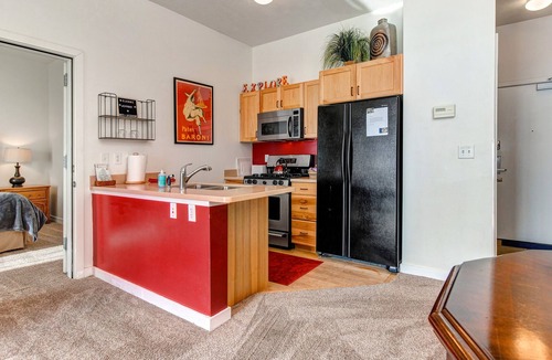 Park City Apartment | Mountain Retreat with Central AC, Fireplace & Free WiFi - Shared Pool & Hot Tubs