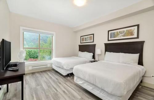 Harrison Hot Springs Apartment | Mountain View Penthouse 7BR Combo Unit Bliss