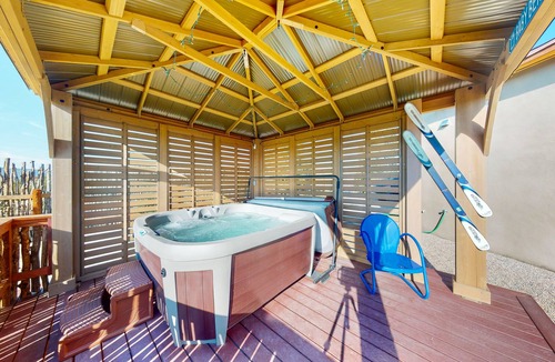 Taos Cottage | Mountain-view casita with hot tub, pickeball court, walking labyrinth & orchard