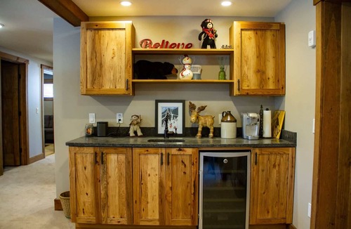 Ludlow House | Mountainside 5-BR Ski-In/Out Okemo Retreat