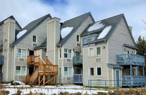 Craigleith Apartment | Mountainside Resort Condo at Blue