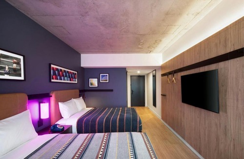 Montreal Hotel | Moxy Montreal Downtown