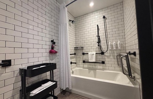 South Lake Union Hotel | MOXY Seattle Downtown