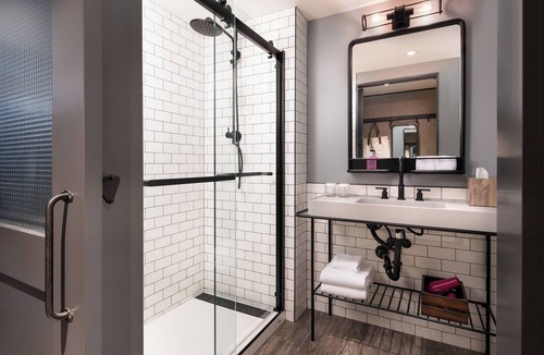 South Lake Union Hotel | MOXY Seattle Downtown