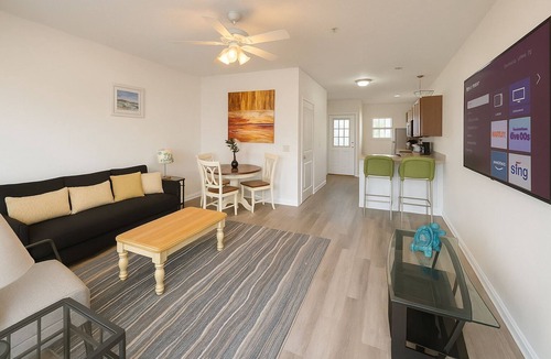 Myrtle Beach Cottage | MRV73, 3-Bedroom Cottage, 2 blocks To The Beach! Free WIFI, Free Parking